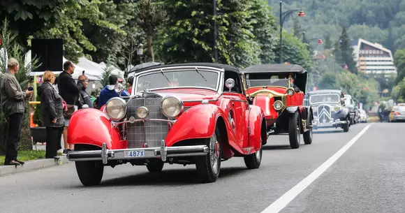 Motorola moto g6 plus printre mașinile clasice de la Sinaia