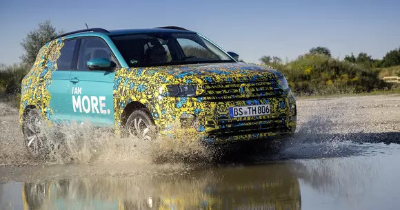 Volkswagen T-Cross va fi produs în Spania: noi imagini teaser