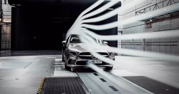 Mercedes-Benz Clasa A Sedan: Primele imagini oficiale