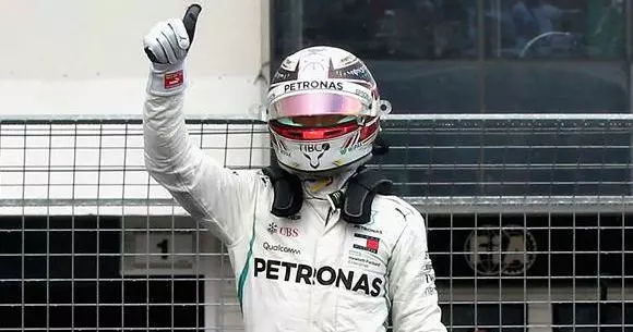 Lewis Hamilton câștigă fără griji la Hungaroring