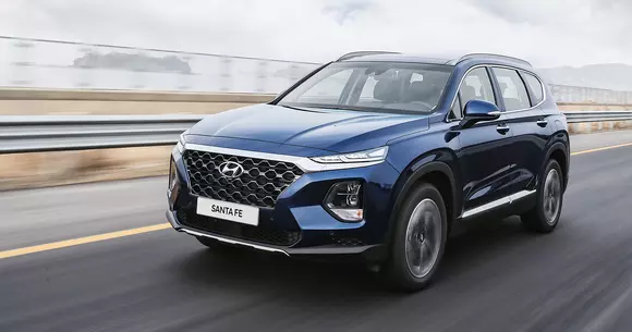 Hyundai Santa Fe va primi variante hibride și hibride plug-in