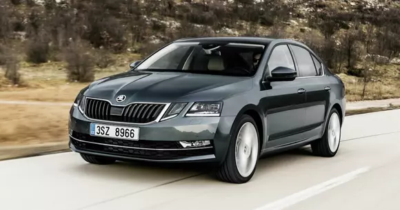 Skoda Octavia revine la blocurile optice convenționale odată cu noua generație