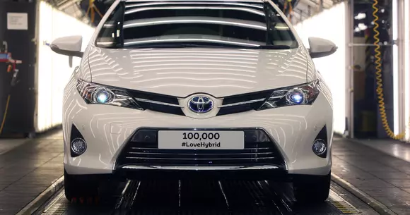 Hibrizii câștigă teren la Toyota: vânzări record în Europa