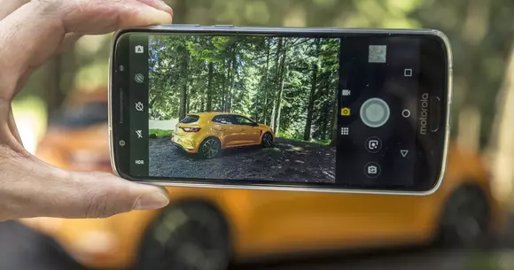 Motorola moto g6 plus: Un cuplu auto-moto