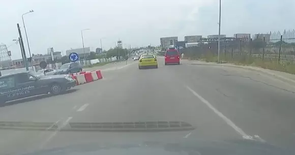 VIDEO: O autospecială de pompe funebre face ceva inimaginabil în intersecție