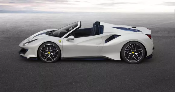 Ferrari 488 Pista Spider: Cea mai puternică decapotabilă V8 a italienilor