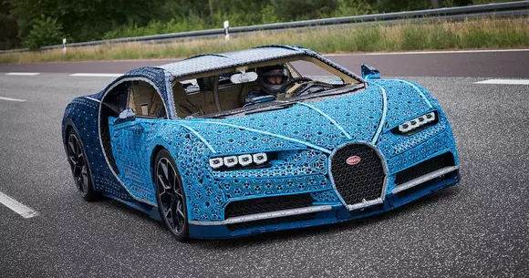 Bugatti Chiron din LEGO: Merge cu 20 km/h