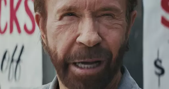 Aproape toate bancurile cu Chuck Norris într-o singură reclamă