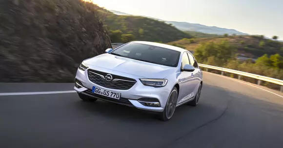 Opel Insignia primește un nou motor: 1.6 turbo de 200 CP