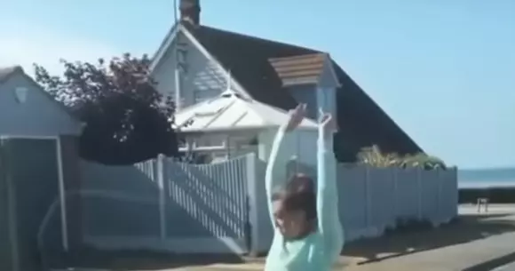 O nouă provocare stupidă face furori pe internet: Ce este Kiki Challenge?