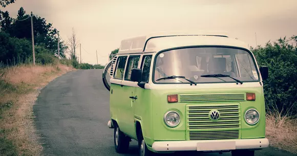 (P) Verificare masina - de ce sa verifici bateria auto inainte sa pleci la drum lung