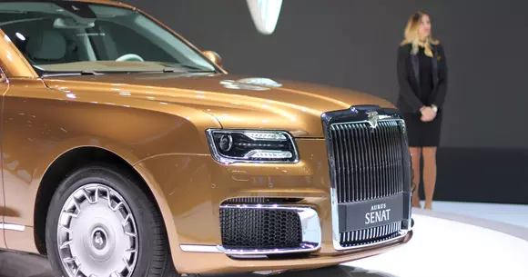 Limuzina lui Putin are și o variantă civilă: Iat-o pe Aurus Senat