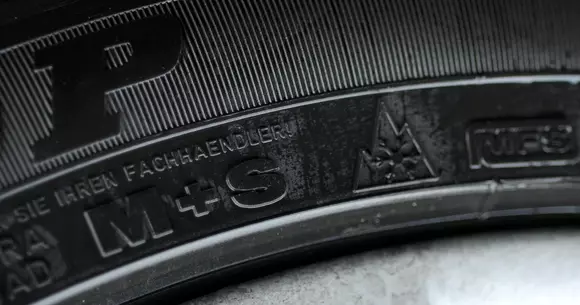 Când montăm roțile de iarnă? Iată ce spune legea