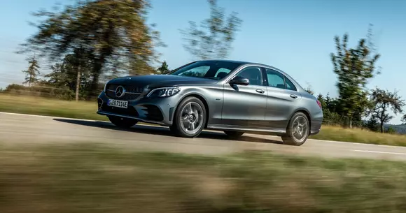 Mercedes-Benz C300de: consum mixt de doar 1.6 l/100 km