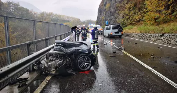 Un Audi R8 a fost făcut “bucăți”