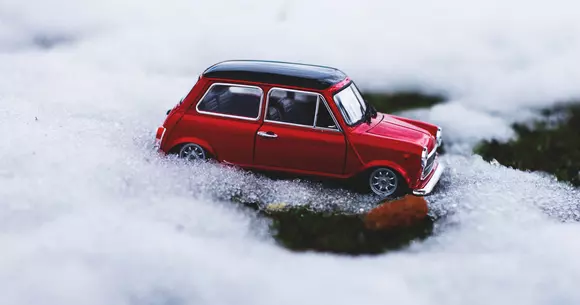 Tot ce trebuie să știi despre pregătirea mașinii pentru sezonul rece