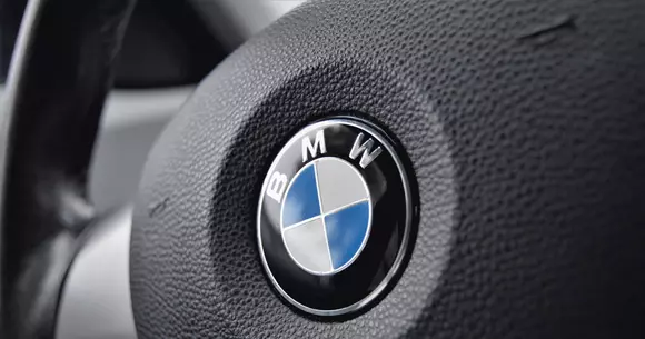 Noi licitații ANAF: BMW Seria 3 și VW Golf la preț de smartphone