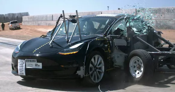 Americanii au decis: Tesla Model 3 este cea mai sigură mașină din lume