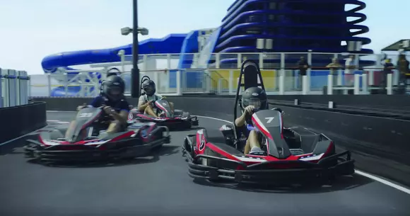 Spectaculos: vas de croazieră cu circuit de karting