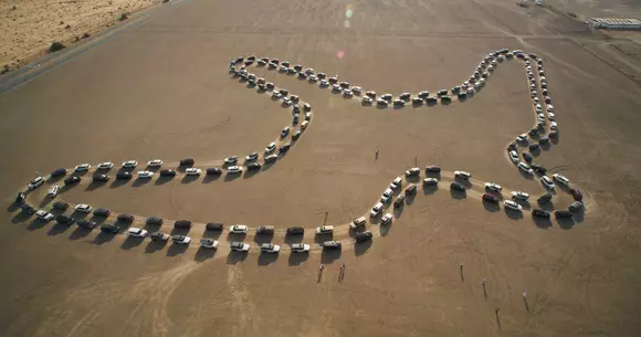 Un nou record mondial pentru Nissan Patrol: Cel mai mare dans sincronizat cu mașina