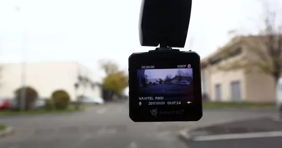 Navitel R600 și Navitel E500: Tot ce îți trebuie pentru a rula în siguranță pe drumurile României