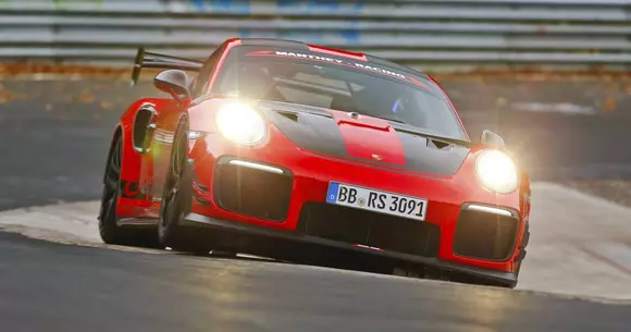 Porsche 911 GT2 RS MR stabilește un nou record pe Nürburgring
