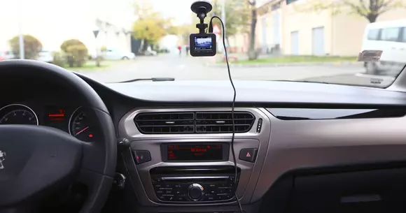 Navitel R200 și Navitel T500: Cum îți poți moderniza mașina