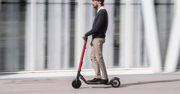 Seat lansează o trotinetă electrică: eXS