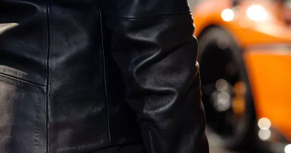 McLaren a lansat o colecție vestimentară