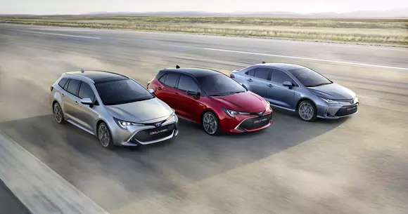 Toyota Corolla Sedan: Galerie foto și informații oficiale. Când ajunge în România?