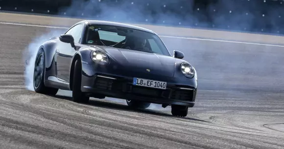 Porsche prezintă prototipul următoarei generații a lui 911