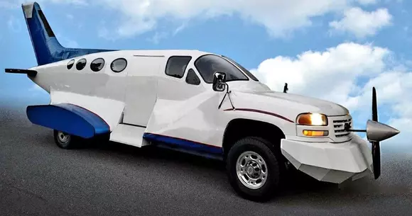 O limuzină cu aspect neobișnuit poate fi cumpărată de pe eBay