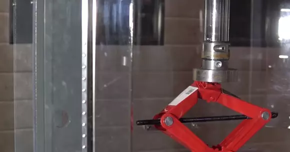 Test extrem - Care este cel mai rezistent cric?