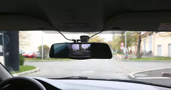 Navitel MR250 - Oglinda cu ajutor dublu la parcare