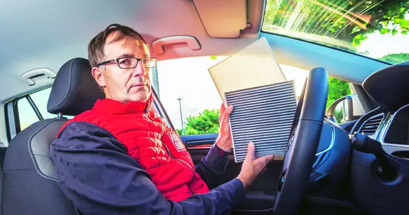 Pas cu pas: Cum schimbi filtrul de habitaclu?