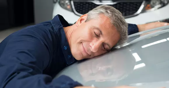 Majoritatea șoferilor își consideră mașina un membru al familiei și chiar vorbesc cu ea