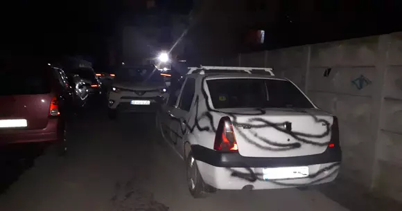 Pedeapsă drastică pentru un șofer începător: i-a vandalizat mașina pentru că bloca accesul într-o parcare