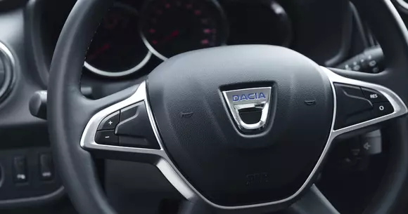 Dacia recheamă în service mii de mașini după ce a constatat probleme la airbag-ul șoferului