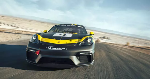 Bijuterie pentru curse: Porsche 718 Cayman GT4 Clubsport