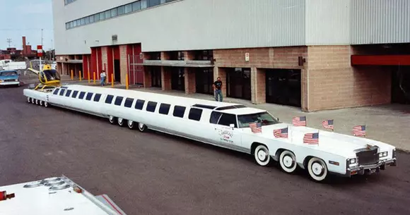 Record mondial: cum arată cea mai lungă mașină construită vreodată