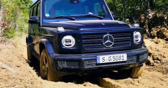 Cum să mergi prin noroi cu Mercedes-Benz Clasa G