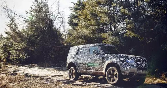 Noul Defender: primele imagini oficiale ale off-roader-ului de la Land Rover