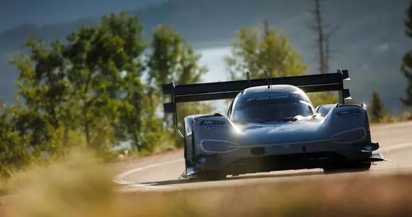 Volkswagen țintește recordul circuitului Nürburgring cu ID. R