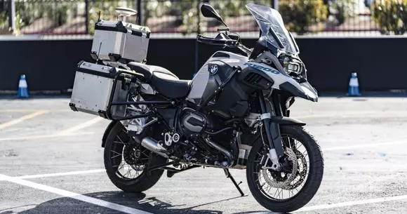 BMW a creat o motocicletă autonomă: De ce nu poți s-o cumperi