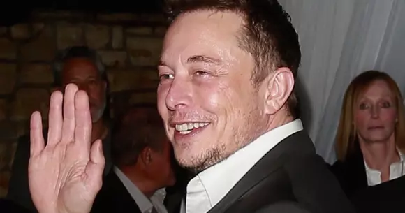 Un „turist” rus a vrut să șantajeze Tesla dar a fost „interceptat” de FBI