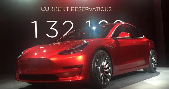 Tesla renunță la programul de recomandări: care este motivul?