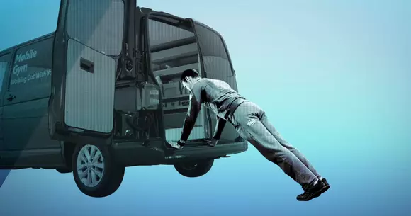 VIDEO: Cum transformi un Volkswagen Transporter într-o sală de forță pe patru roți