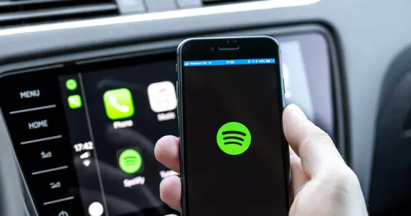 Spotify se adaptează la nevoile șoferilor. Cum se va schimba celebra aplicație de streaming muzical