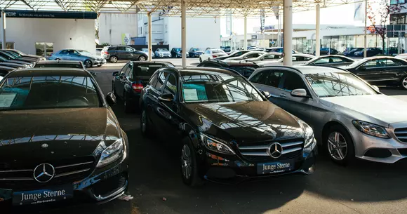 Aproape 300 de mașini au dispărut în urma unui summit