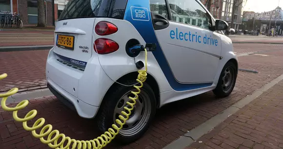 Românii au prins gustul mașinilor electrice: Câte au cumpărat în 2018 și care este cel mai vândut model